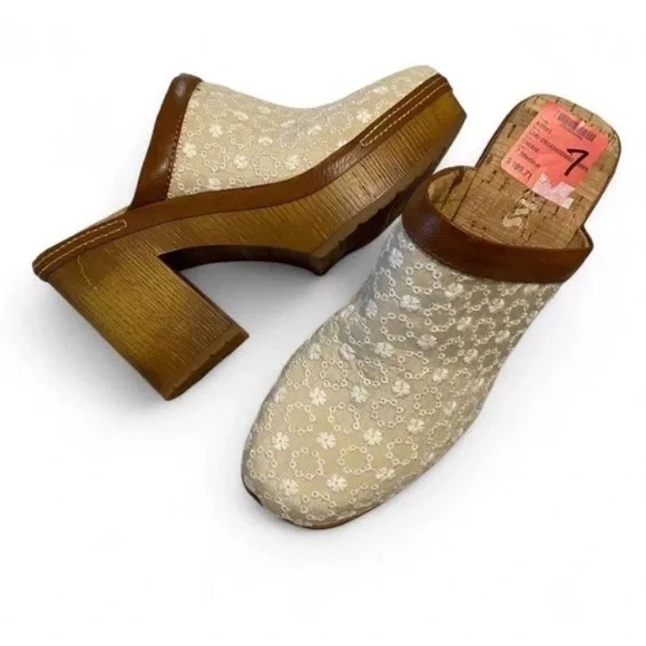 Embroidered Floral Boho Cream & Brown Platform Clog - Picture 1 of 8